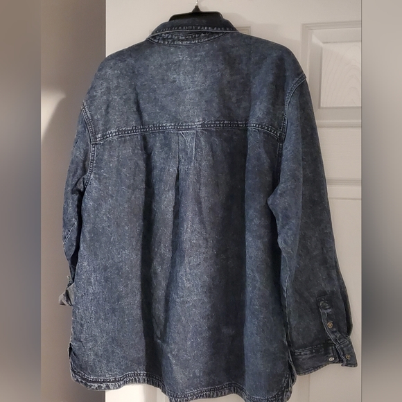 AE Stonewashed Denim Buttondown - Picture 4 of 4